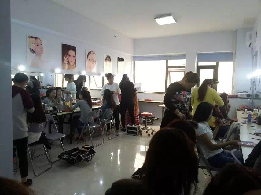 �Ͳ��������y������Ӗ�WУ